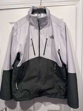 The North Face Men’s Two-Tone Light Gray and Black Jacket